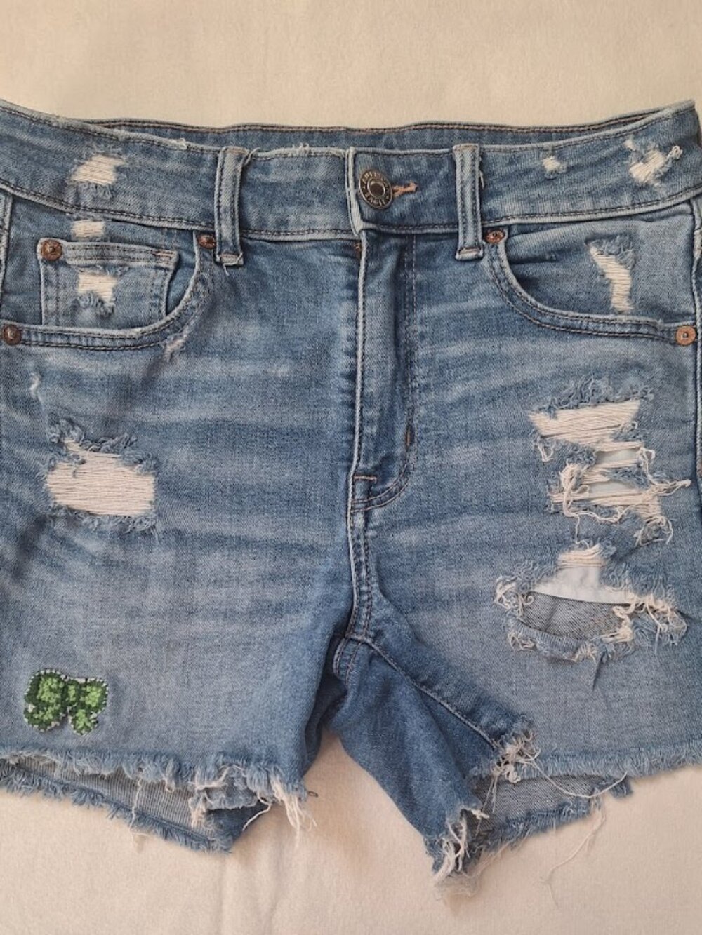 American Eagle Distressed Denim Shorts Size 6 Light Wash Raw Hem